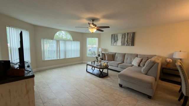 5014 LAGUNA BAY CIRCLE 111, Kissimmee, FL 34746