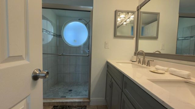 5014 LAGUNA BAY CIRCLE 111, Kissimmee, FL 34746