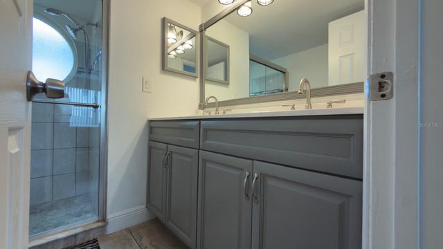 5014 LAGUNA BAY CIRCLE 111, Kissimmee, FL 34746