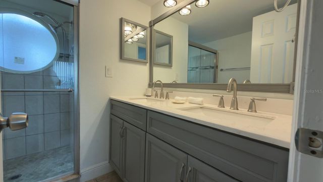5014 LAGUNA BAY CIRCLE 111, Kissimmee, FL 34746
