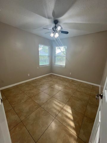 915 11th Terrace, Vero Beach, FL 32960