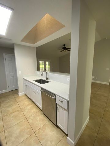 915 11th Terrace, Vero Beach, FL 32960