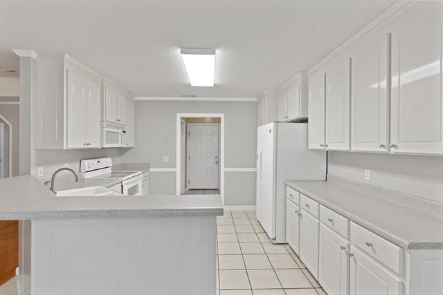 255 Melrose Ln, Dothan, AL 36303