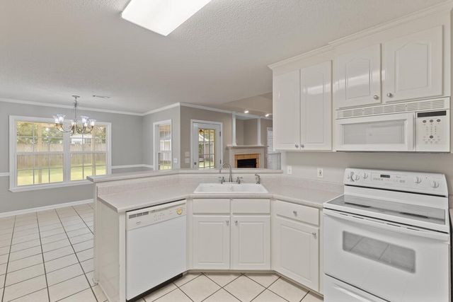 255 Melrose Ln, Dothan, AL 36303