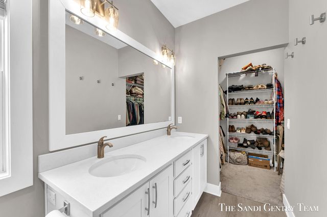 16517 Wickshire Place, Spring Lake, MI 49456