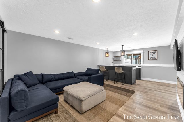 16517 Wickshire Place, Spring Lake, MI 49456