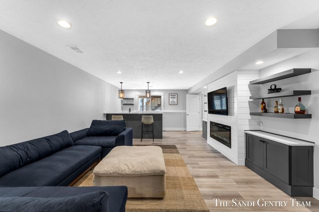 16517 Wickshire Place, Spring Lake, MI 49456