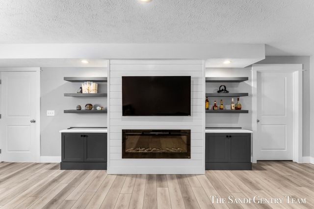 16517 Wickshire Place, Spring Lake, MI 49456