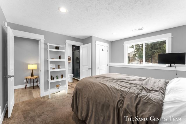 16517 Wickshire Place, Spring Lake, MI 49456