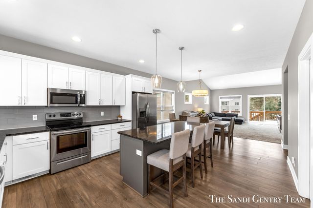 16517 Wickshire Place, Spring Lake, MI 49456