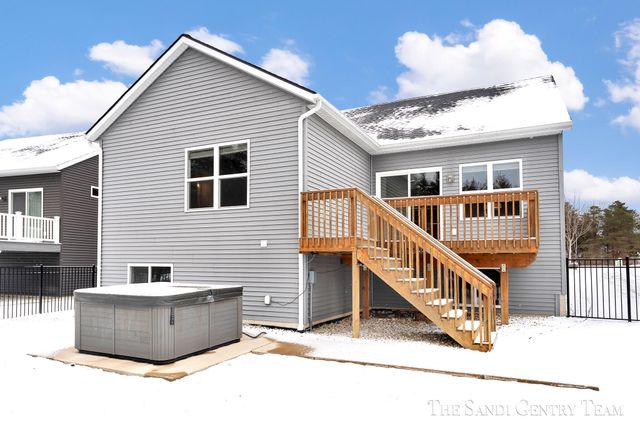 16517 Wickshire Place, Spring Lake, MI 49456