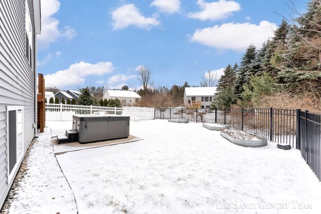 16517 Wickshire Place, Spring Lake, MI 49456