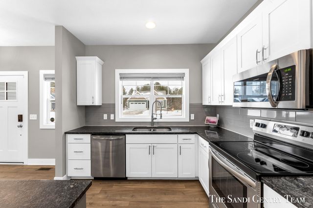 16517 Wickshire Place, Spring Lake, MI 49456