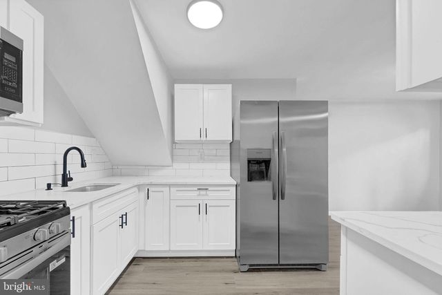 1068 LAKE SHORE, Camden, NJ 08104