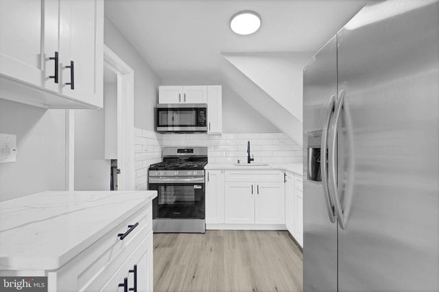 1068 LAKE SHORE, Camden, NJ 08104