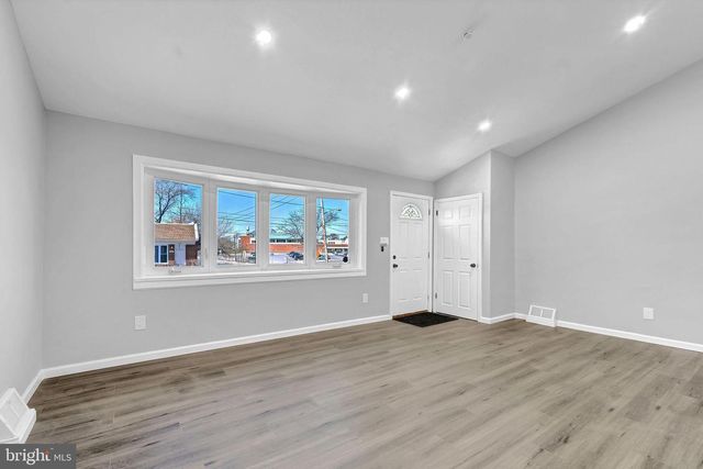 1068 LAKE SHORE, Camden, NJ 08104