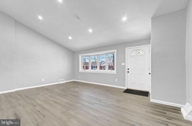 1068 LAKE SHORE, Camden, NJ 08104