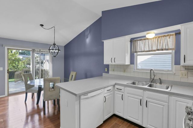 5725 Saucony Drive, Hilliard, OH 43026