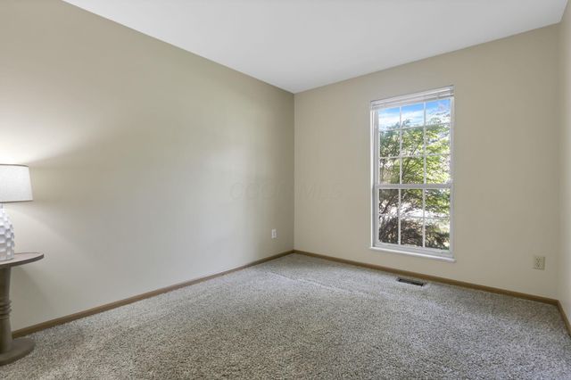 5725 Saucony Drive, Hilliard, OH 43026