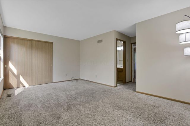 5725 Saucony Drive, Hilliard, OH 43026