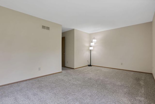 5725 Saucony Drive, Hilliard, OH 43026