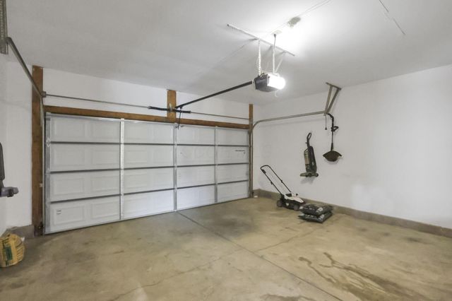 5725 Saucony Drive, Hilliard, OH 43026