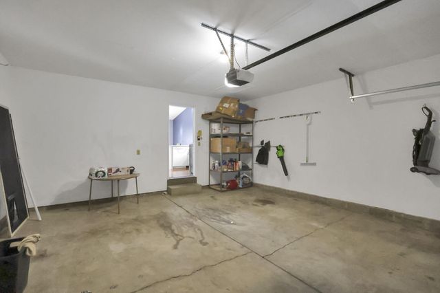 5725 Saucony Drive, Hilliard, OH 43026