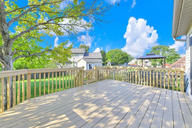 5725 Saucony Drive, Hilliard, OH 43026