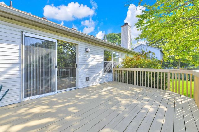5725 Saucony Drive, Hilliard, OH 43026