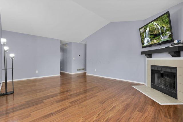 5725 Saucony Drive, Hilliard, OH 43026