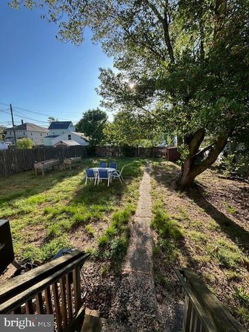637 GREENWICH AVE, Paulsboro, NJ 08066
