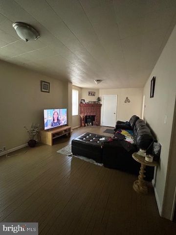 637 GREENWICH AVE, Paulsboro, NJ 08066