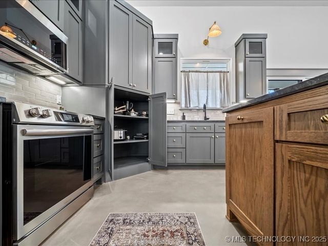450251 E 340 Road, Afton, OK 74331