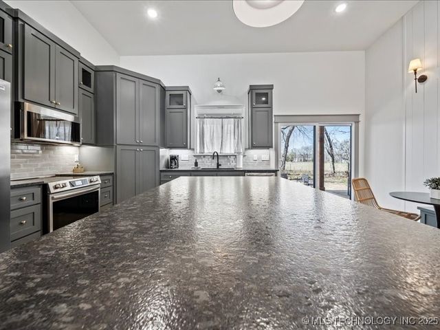 450251 E 340 Road, Afton, OK 74331