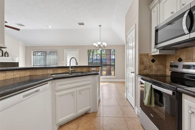 10668 Royal Magnolia Drive, Conroe, TX 77303