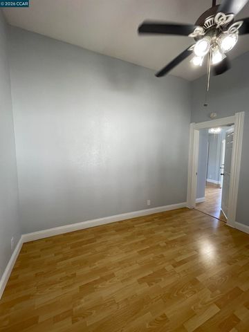 1705 Linden St 2, Oakland, CA 94607