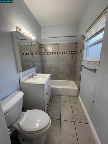 1705 Linden St 2, Oakland, CA 94607