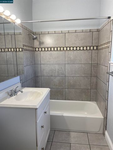 1705 Linden St 2, Oakland, CA 94607