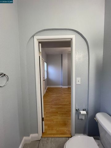 1705 Linden St 2, Oakland, CA 94607