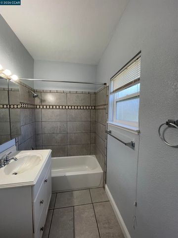 1705 Linden St 2, Oakland, CA 94607