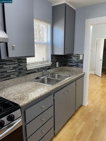 1705 Linden St 2, Oakland, CA 94607