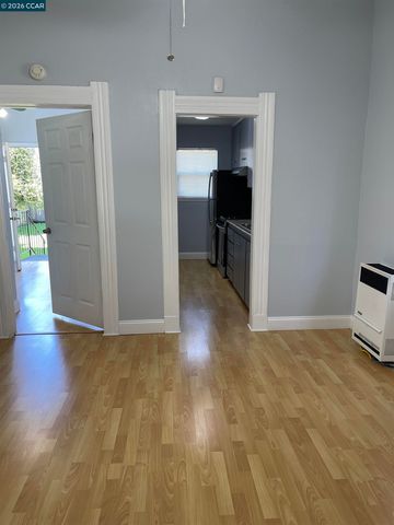 1705 Linden St 2, Oakland, CA 94607