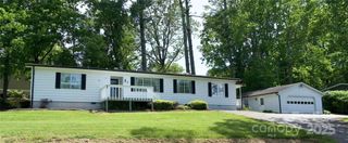 7 Lakewood Road, Hendersonville, NC 28792