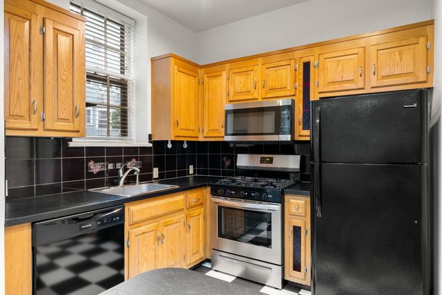 4 Kilsyth 11, Boston, MA 02135