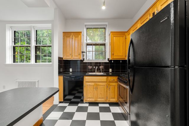 4 Kilsyth 11, Boston, MA 02135