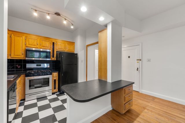 4 Kilsyth 11, Boston, MA 02135