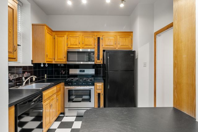 4 Kilsyth 11, Boston, MA 02135