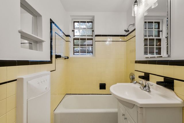 4 Kilsyth 11, Boston, MA 02135