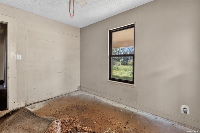 6297 S Fm 3465, Adkins, TX 78101