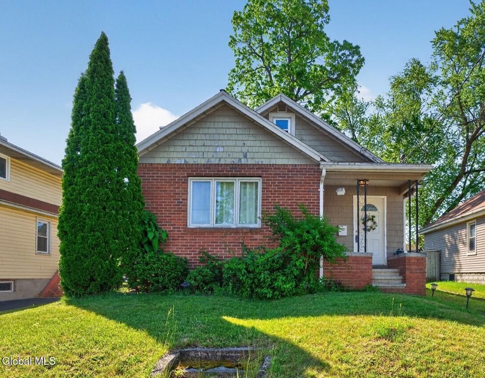 30 Fern Avenue, Colonie, NY 12205